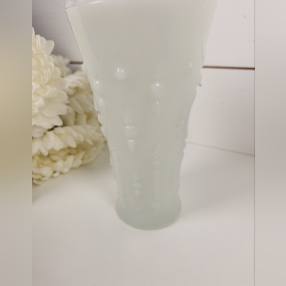 Vintage White Milk Glass Teardrop and Pearl Pattern Vase 7"- Farmhouse Cottage - Picture 5 of 10